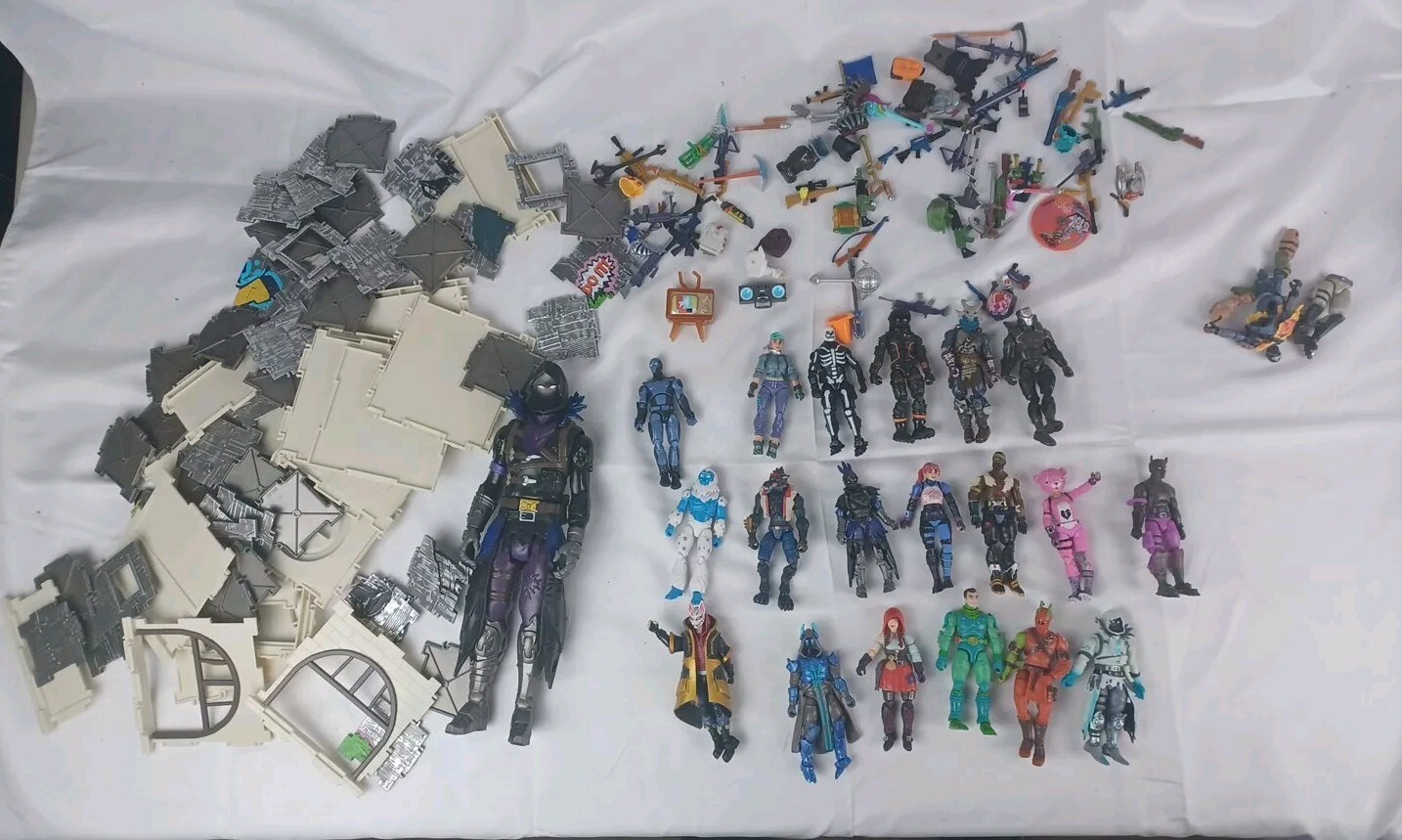 Fortnite Figures Lot Huge. 20 Figures, 60+ Building Tiles, Alot Of Accessories