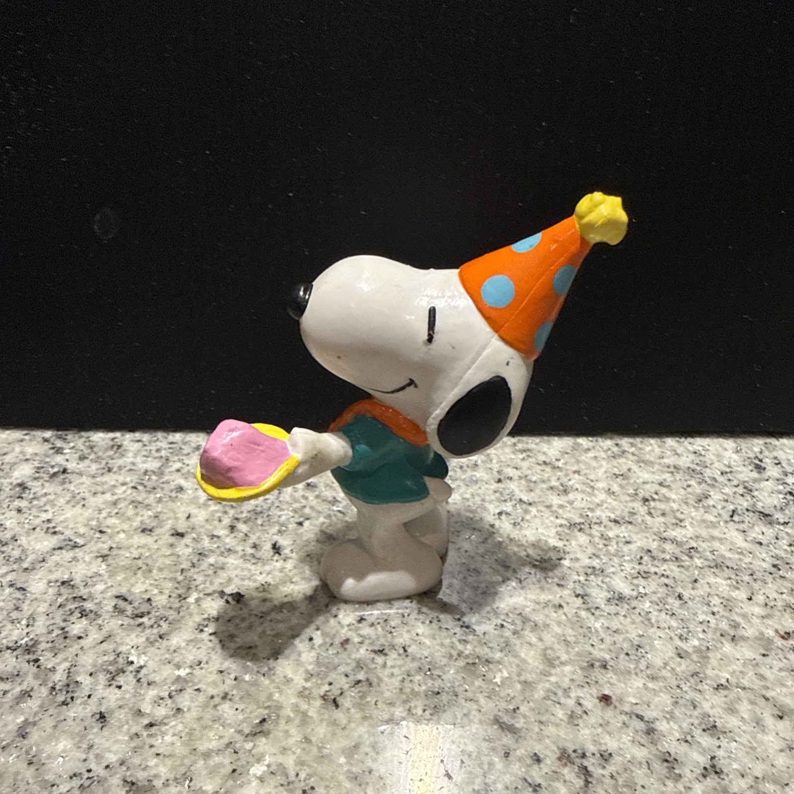 Peanuts Birthday PVC Figurines Applause Snoopy Charlie Brown Lucy Linus Lot of 6