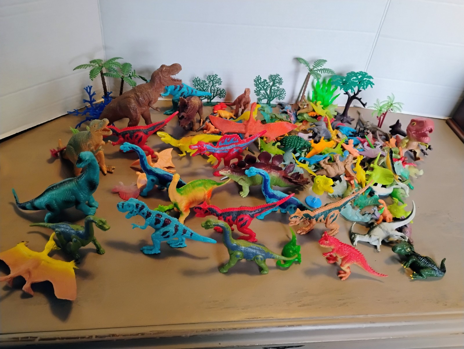 Lot of 100 Dinosaur Toys Mixed Rubber & Plastic Figures Unknown Brands