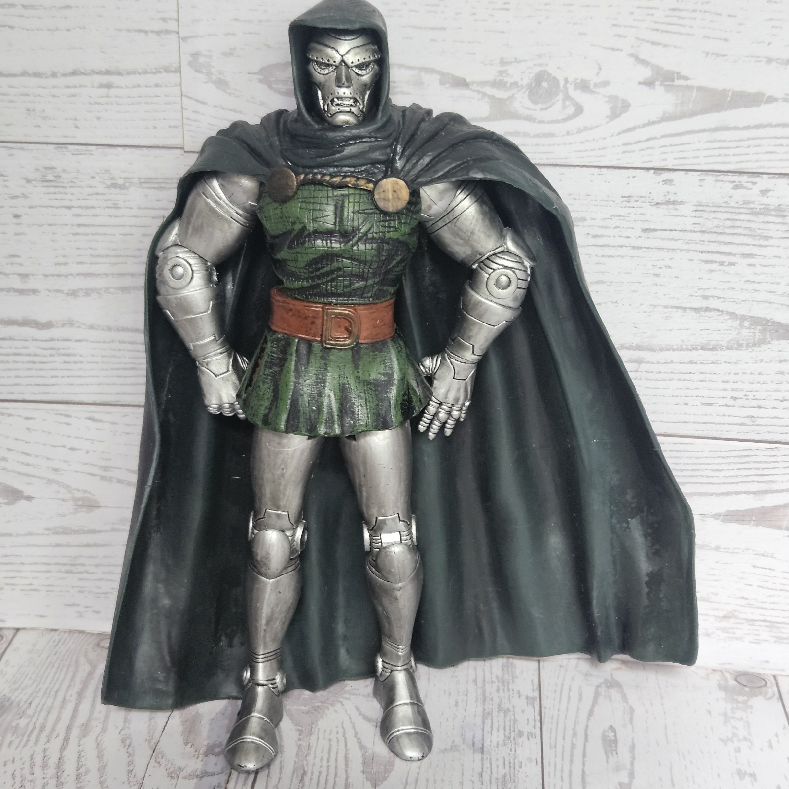 DC Collectible & MARVEL LEGEND 7&Prime; Action Figures Lot Of 3 Dr Doom Thor Red Arrow