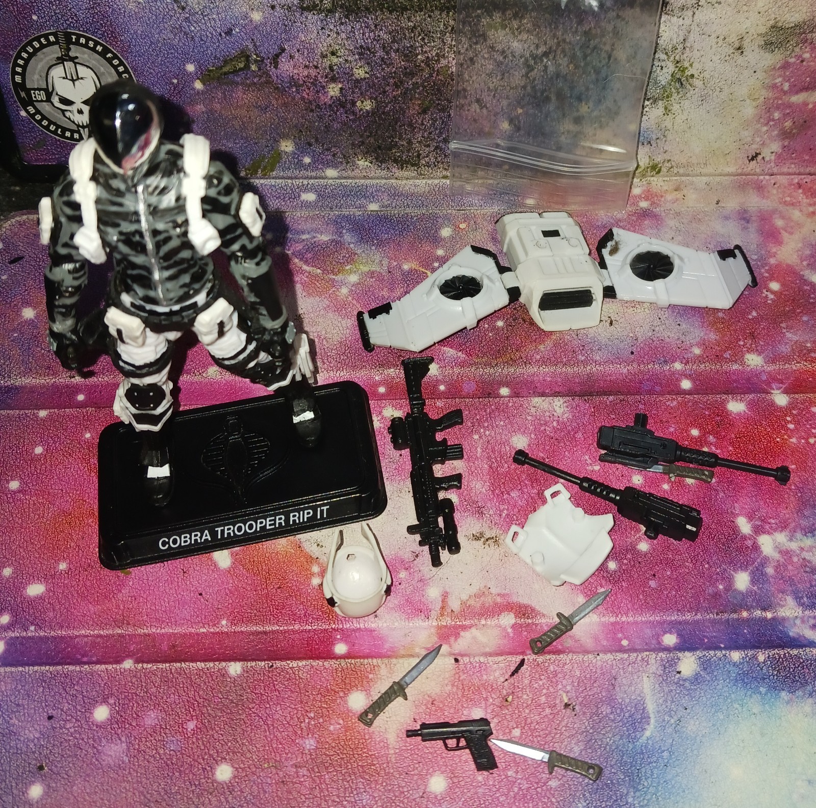 THIS IS A MARAUDER TASK FORCE FIGURE 3.75 GIJOECOBRA WHITE « RIP IT »