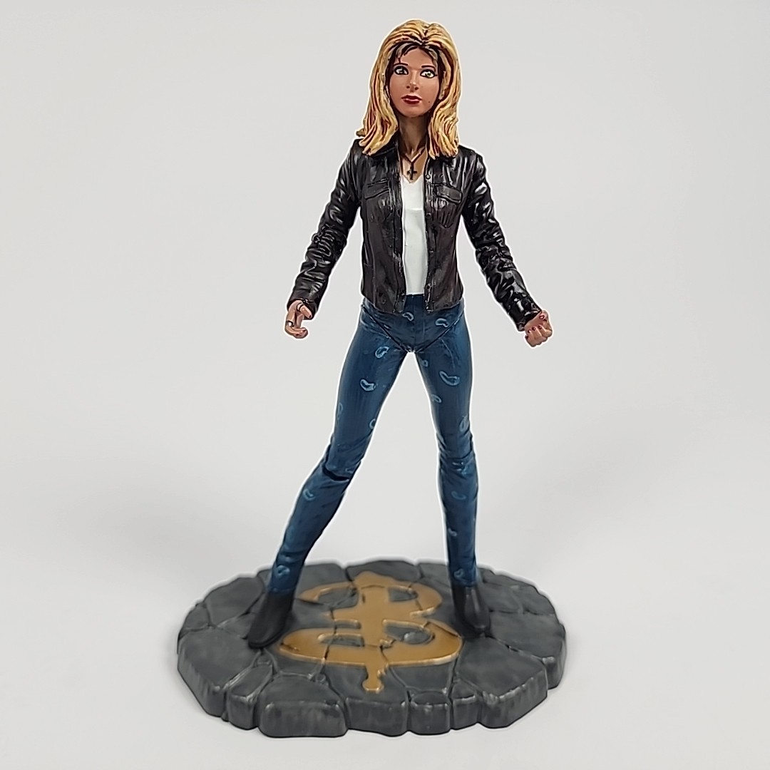 Lot of 4 Buffy the Vampire Slayer Action Figures Angel Master Willow 1999 Moore