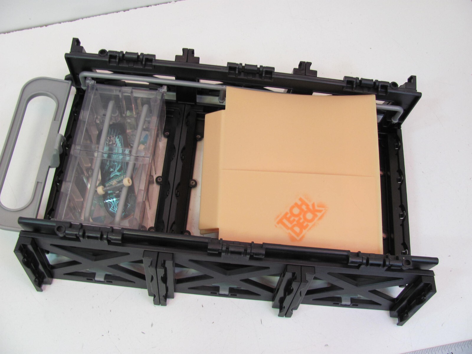 TECH DECKPLAY AND DISLAY TRANSFORMING CASE AND 2 EXTRA BOARDS. RODRIGUEZ ROMAR