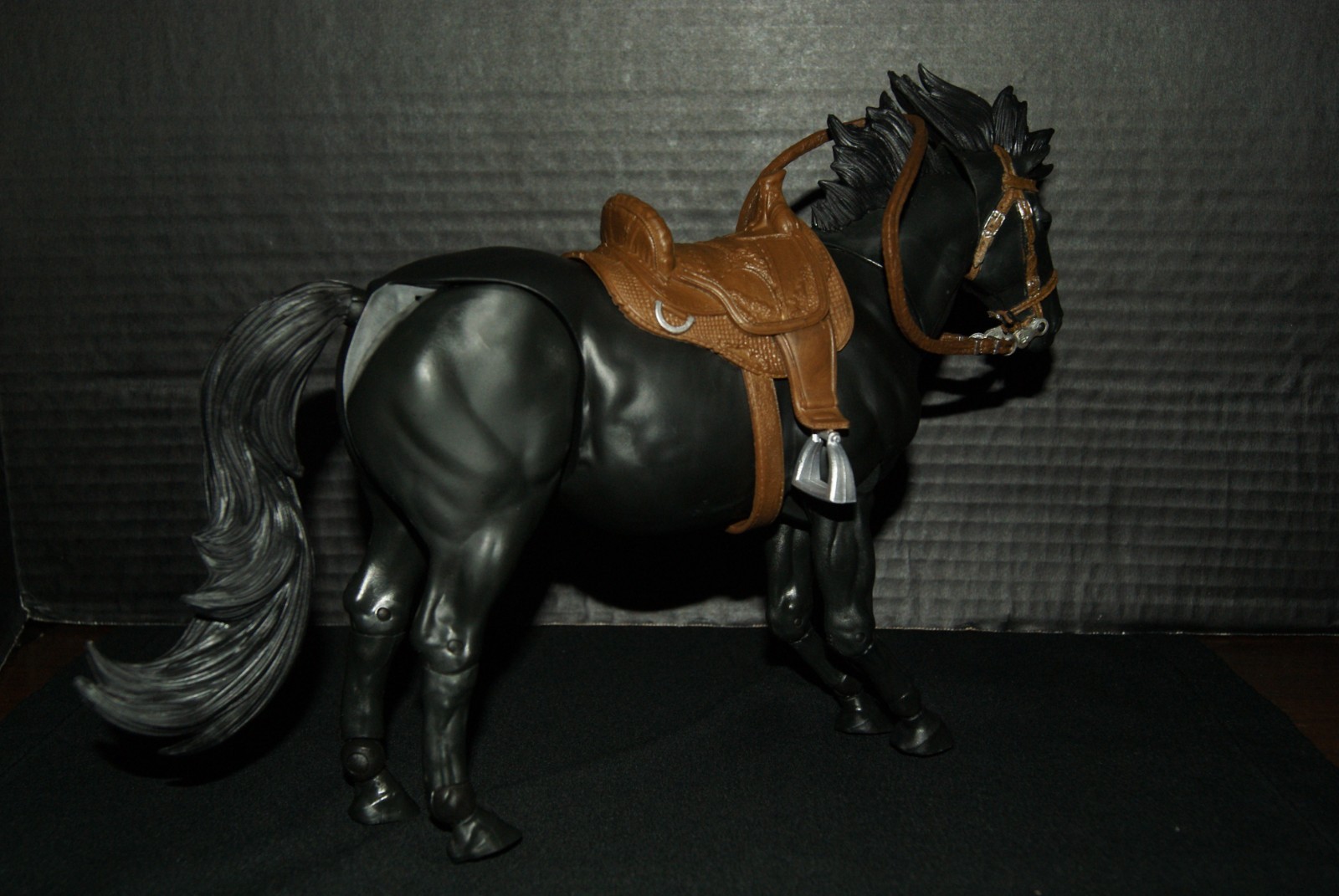 DC McFarlane The Dark Knight Returns – Horse CNC Figure Collect & Connect BAF