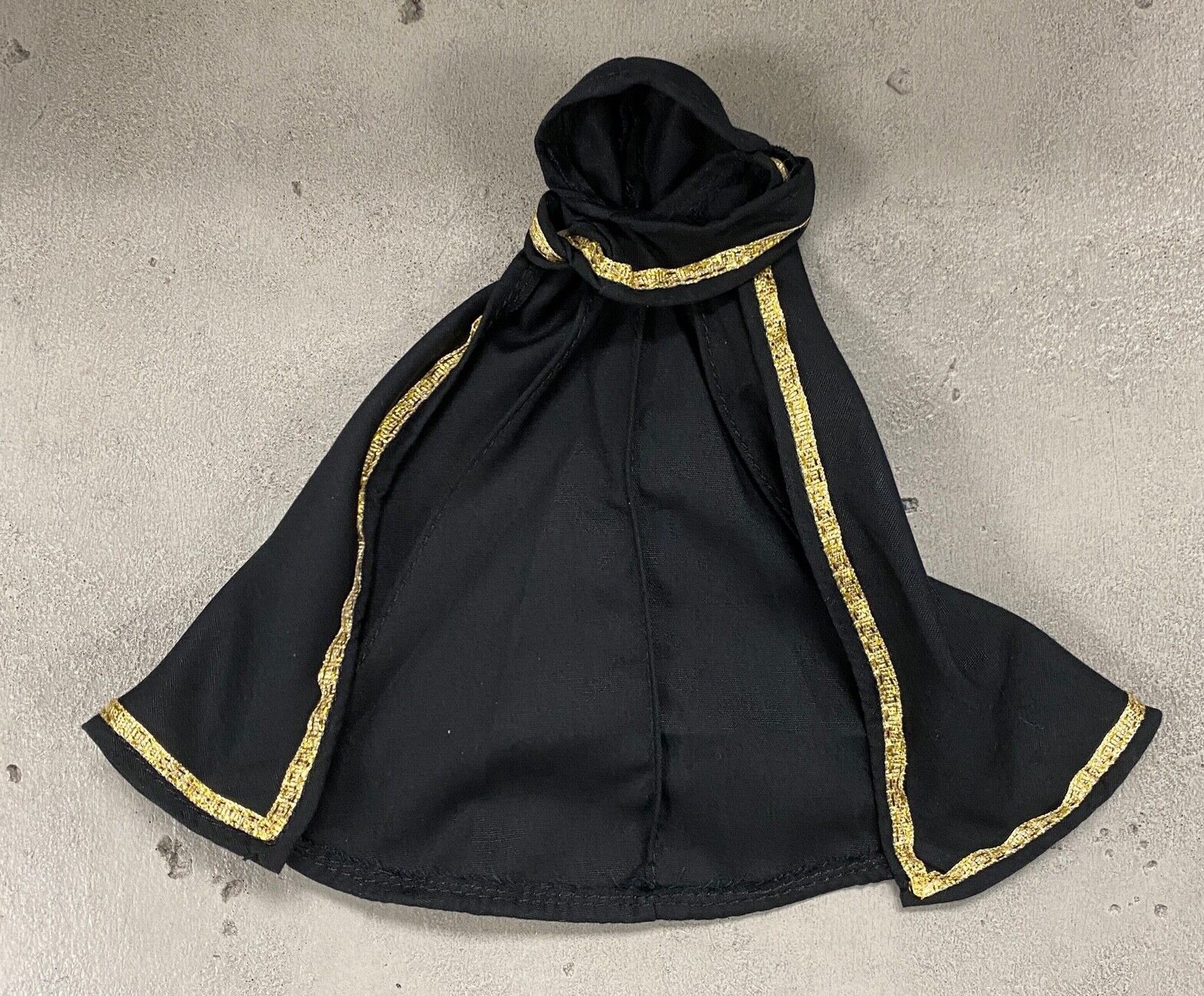 KC-C-BKAD: 1/12 Wired black Hooded cape with gold trim for McFarlane Black Adam