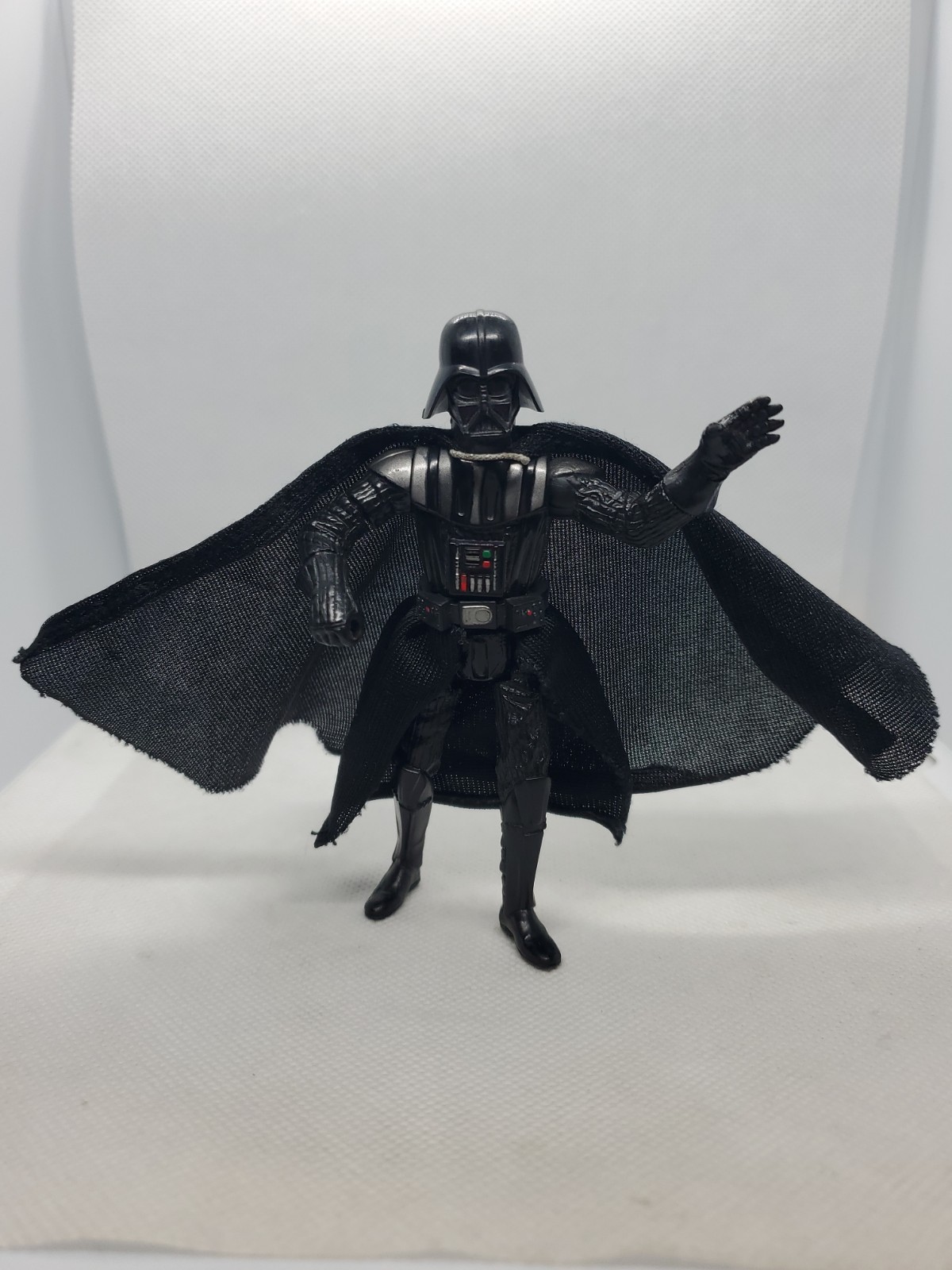 Hasbro Darth Vader 4 Inch Action Figure Cloth Cape Star Wars 2004 LFL