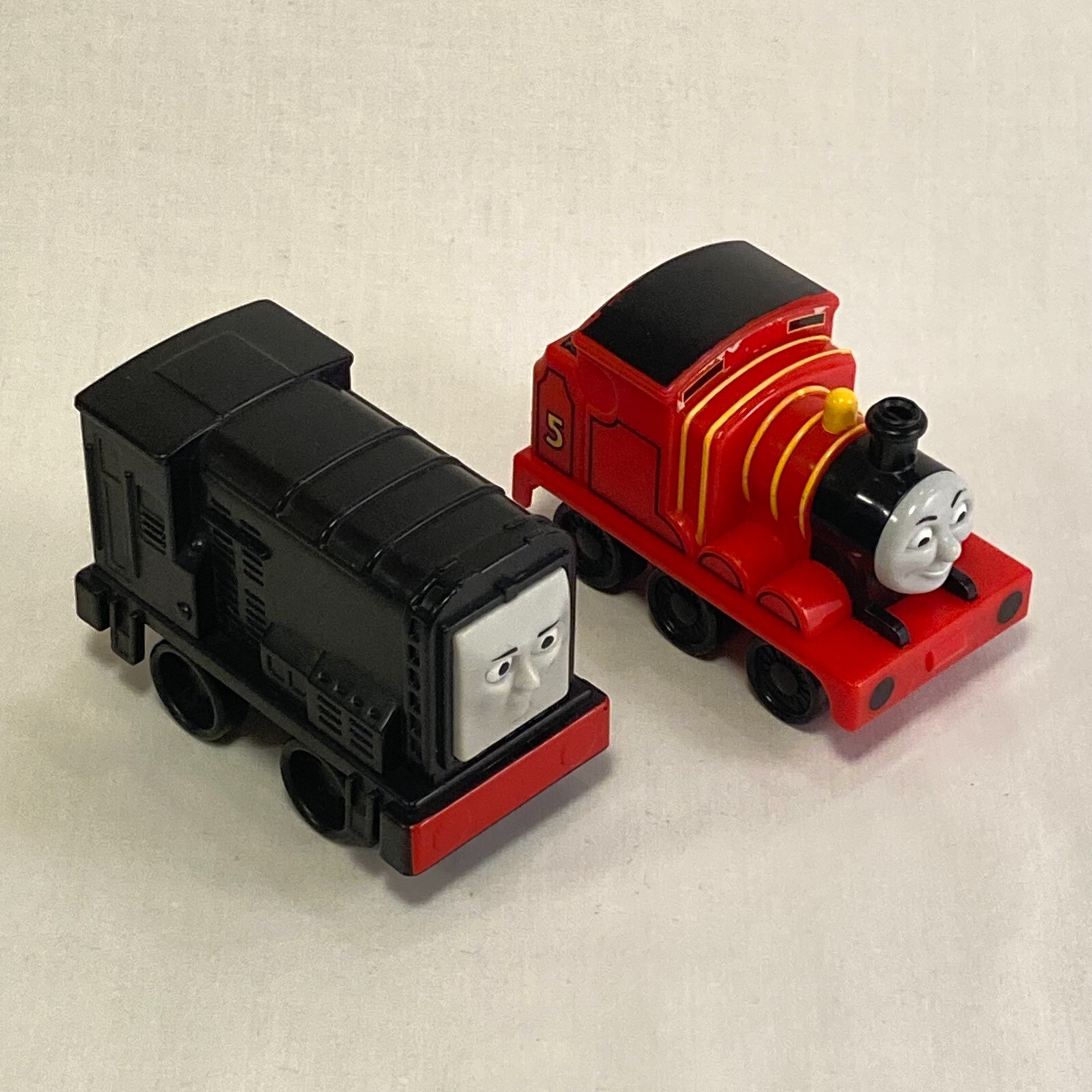 Thomas the Train Pull Back James Mattel 2009 and Plastic 4&Prime; Diesel 2011 Lot of 2
