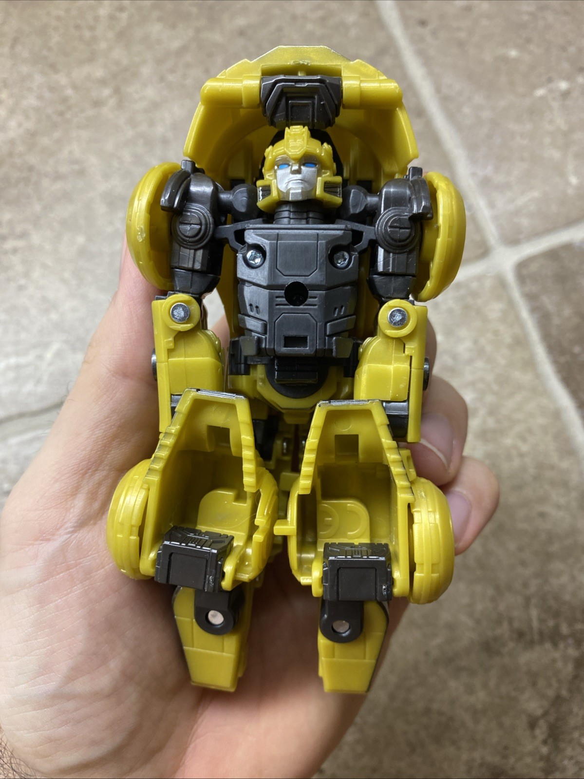 Hasbro Transformers One Studio Series B-127 Bumblebee Deluxe Class 18 Steps