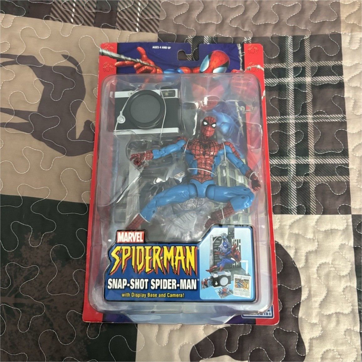 Toy Biz Marvel Spider-Man Snap-Shot Spider-Man Figure Boxed w/ Camera Base 2004