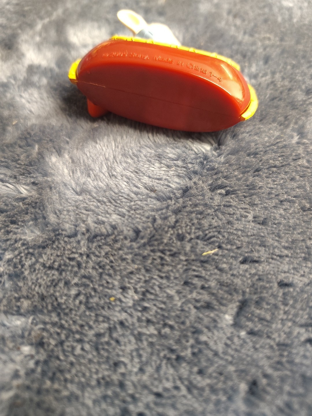 Stuart Little Figure in Red Canoe Boat With Paddle 2005 Sony 2&Prime; Mini