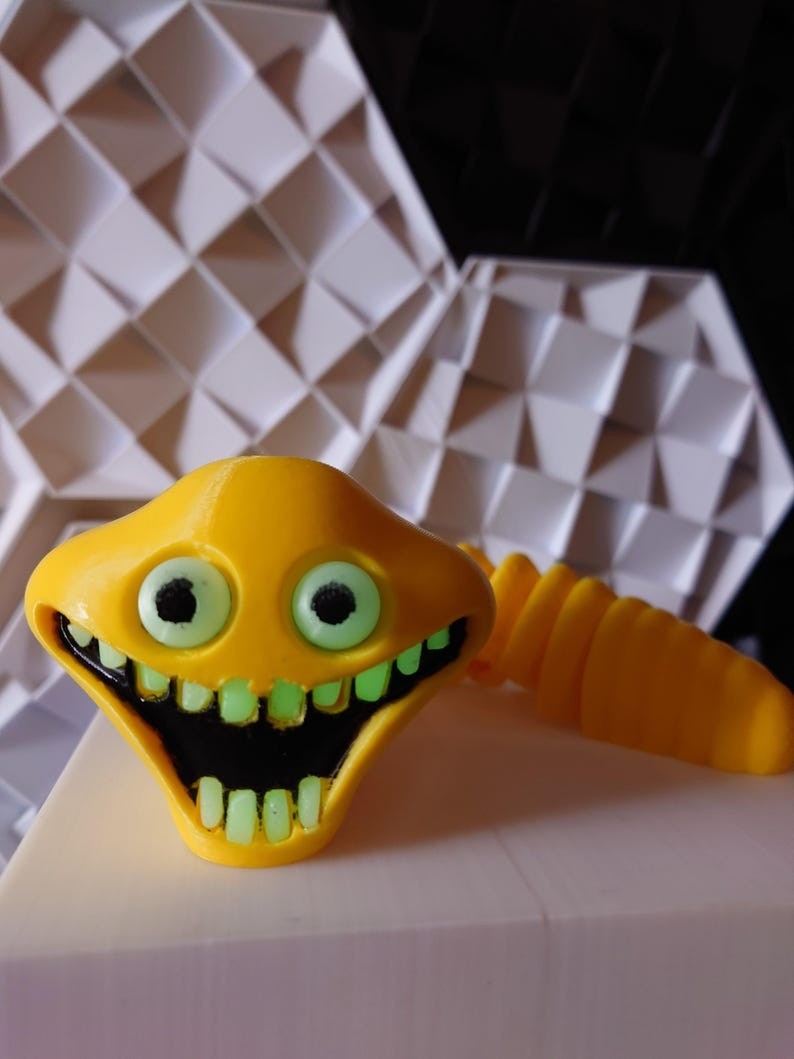 Hungry Worm – glow in the dark