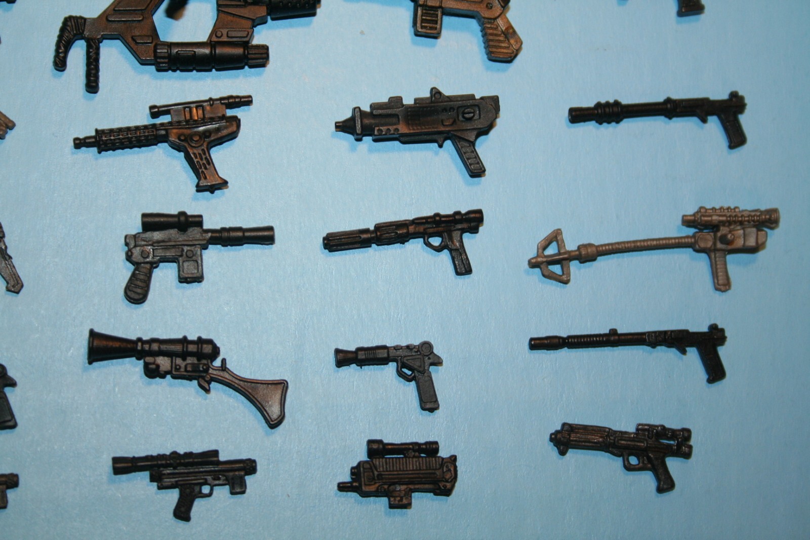 STAR WARS MODERN WEAPONS « BLASTERS » 1995-2022 DIFFERENT GREAT SHAPE FIGURE