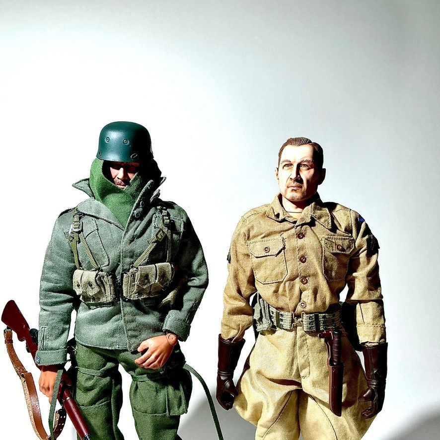 4 x Action Figures & (3) Dragon Models & (1) Blue Box, 1/6 Scale