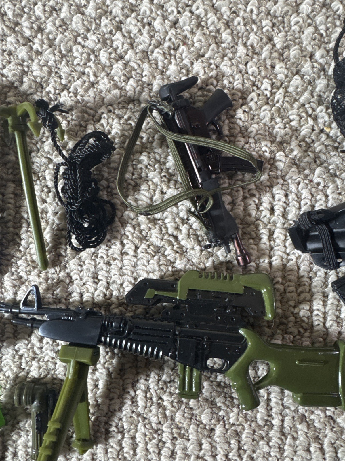 12&Prime; ACTION FIGURES – WEAPONS, CLOTHES, AND ACCESSORIES LOT – USED GUN HAS TWIST