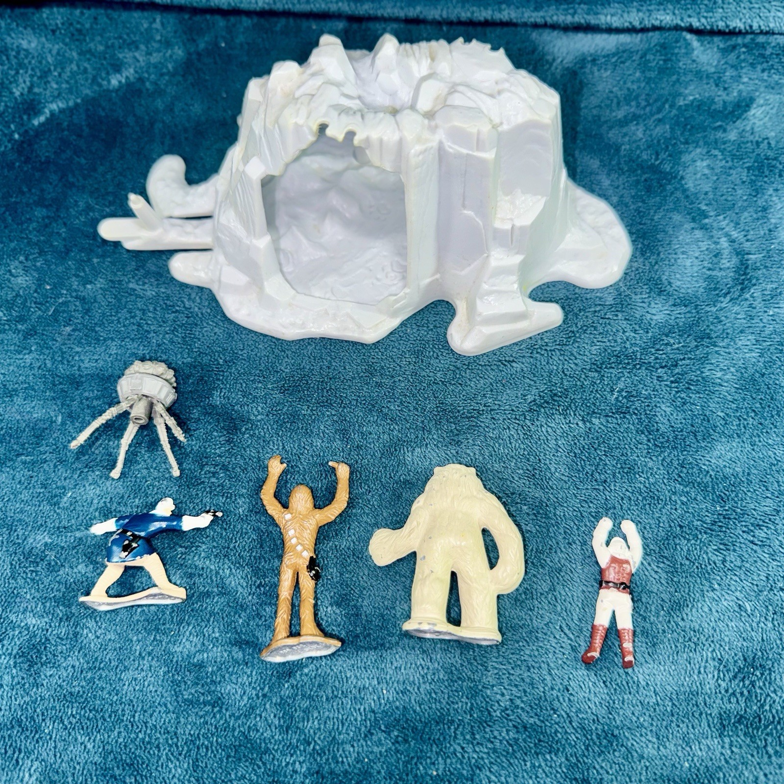 Star Wars Micro Collection Hoth Wampa Cave Complete + 6 xtra Figures Kenner 1982