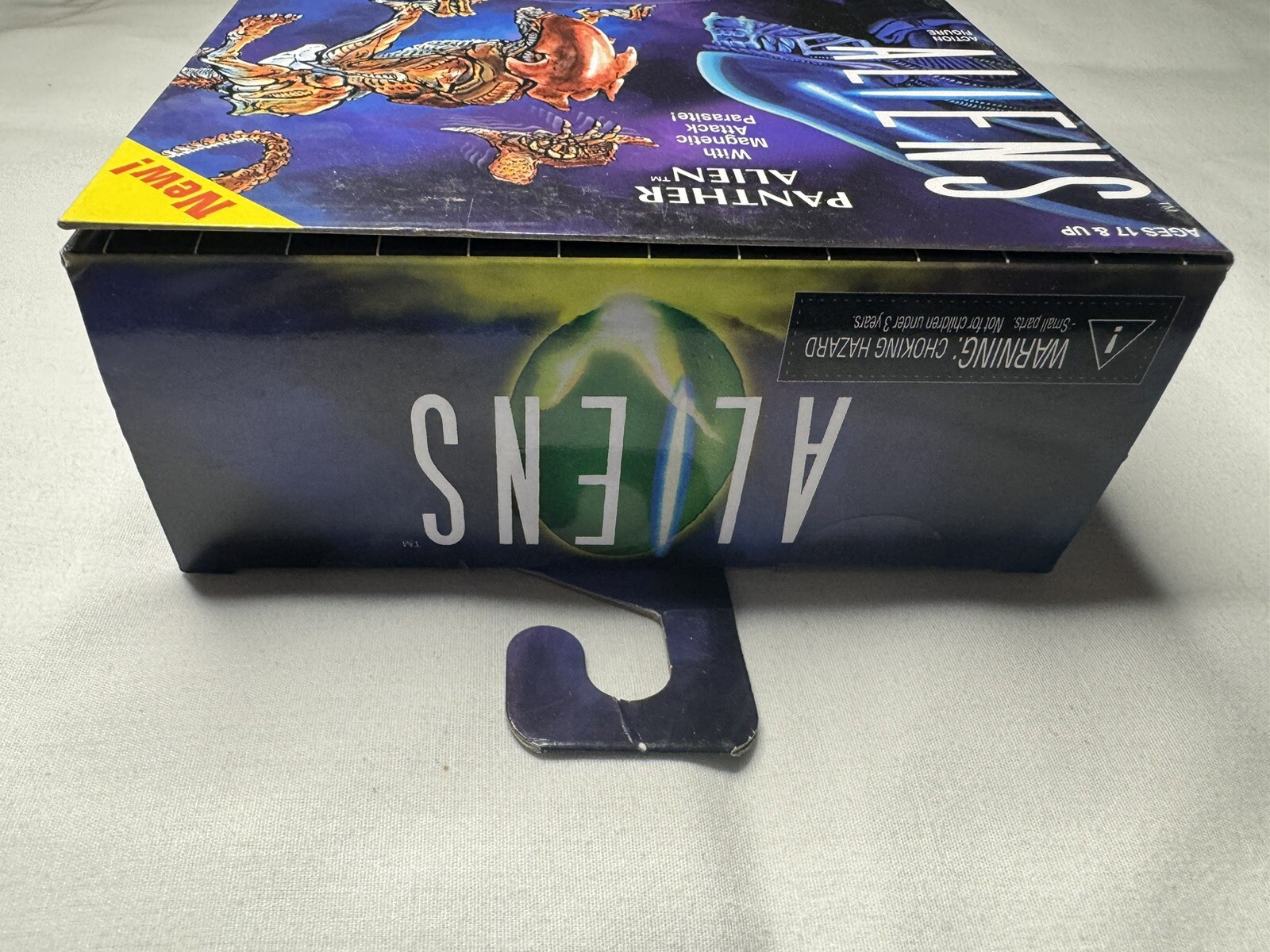 NECA Aliens Ultimate Panther Alien Action Figure w/ Magnetic Kamikaze Parasite