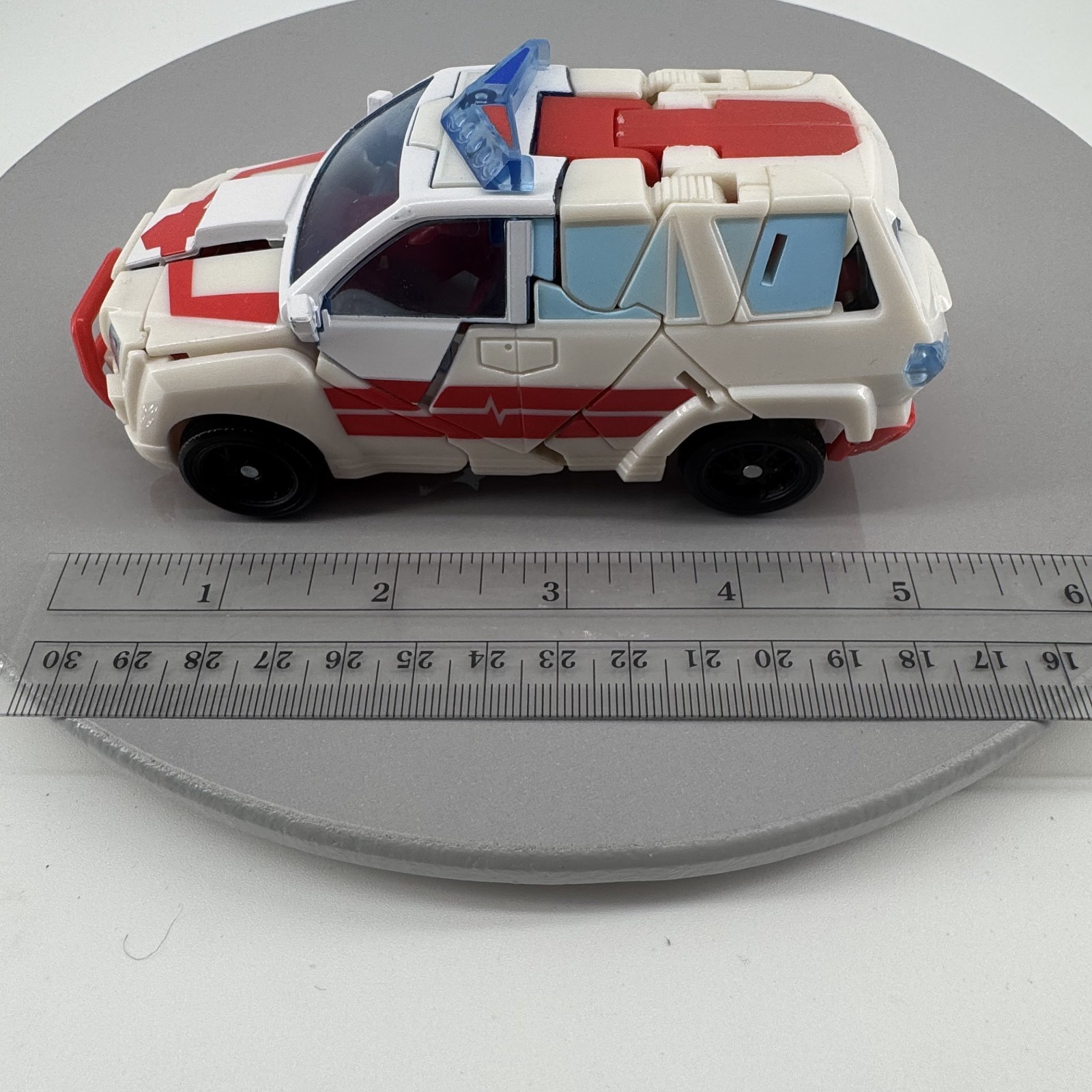 Transformers Generations War For Cybertron Siege Deluxe Class Ratchet Incomplete