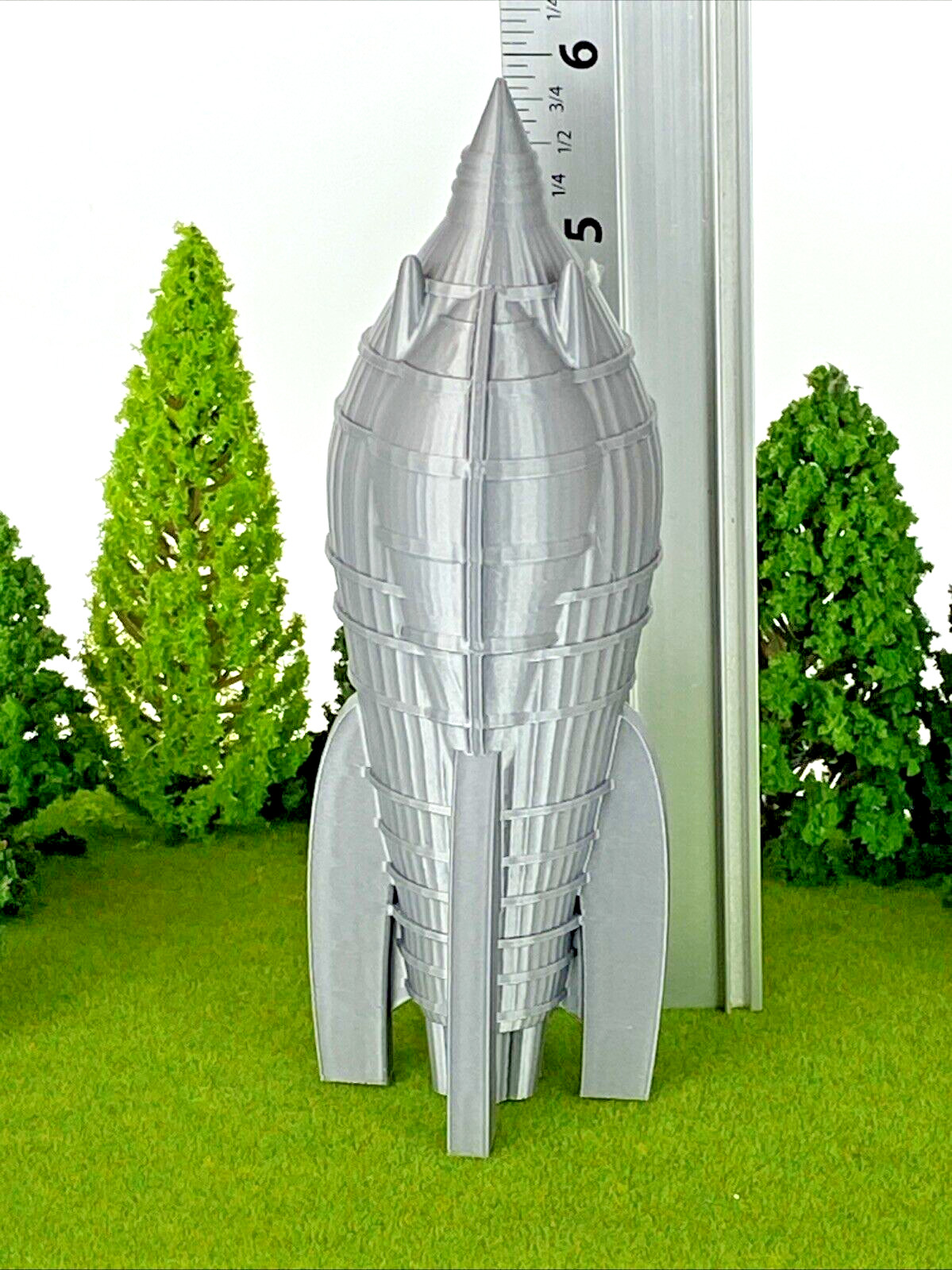 Flash Gordon Spaceship – 6&Prime; Tall Rocket is 3D Printed for Display Diorama