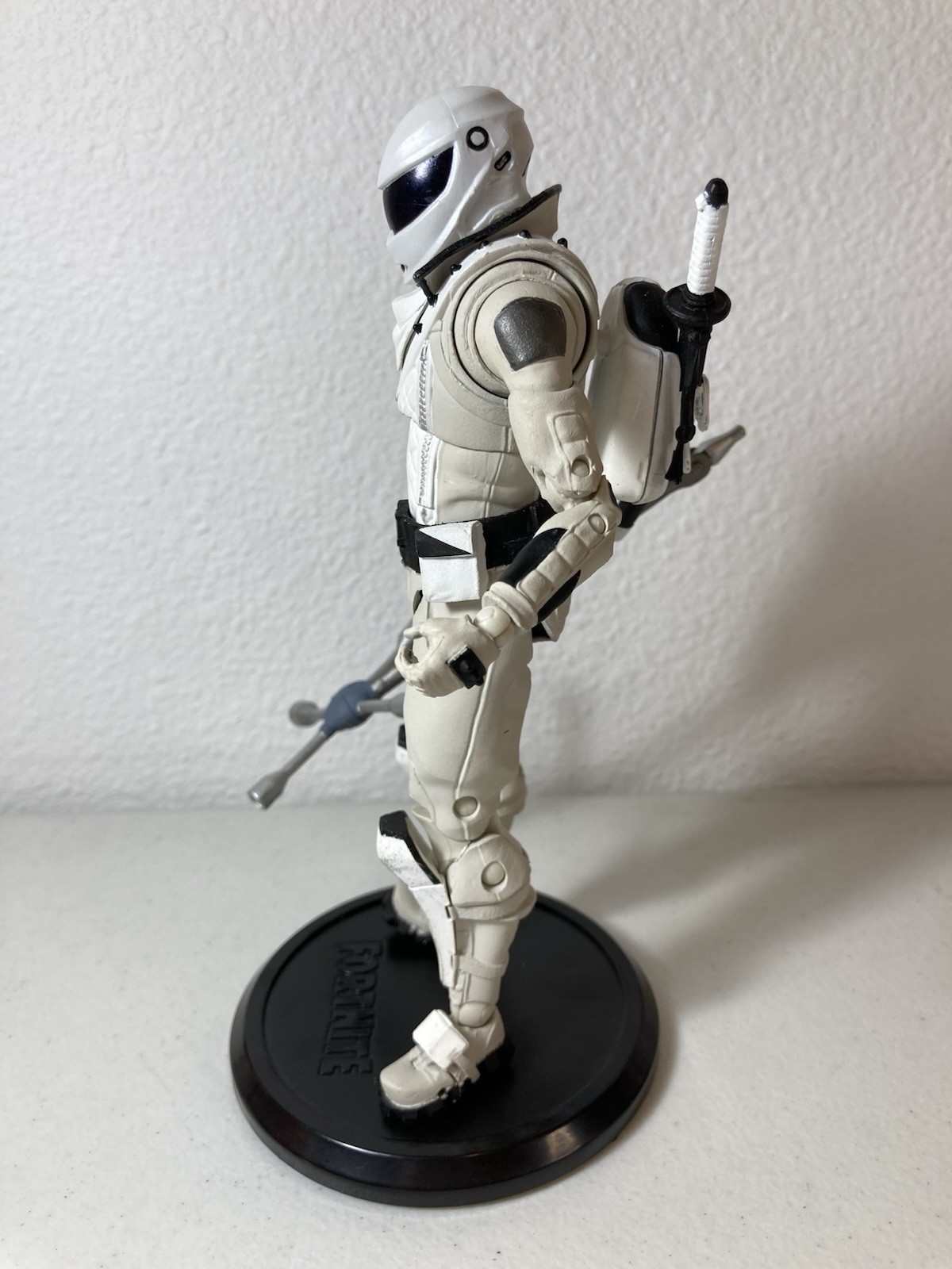 McFarlane – Fortnite Overtaker 7&Prime; Premium Action Figure W/Stand