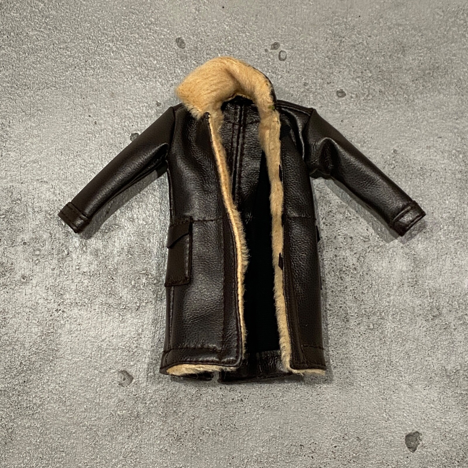 PB-LTC-BANE-V2: 1/12 Dark Brown Bane Coat for 6&Prime; muscular body, Mafex Bane