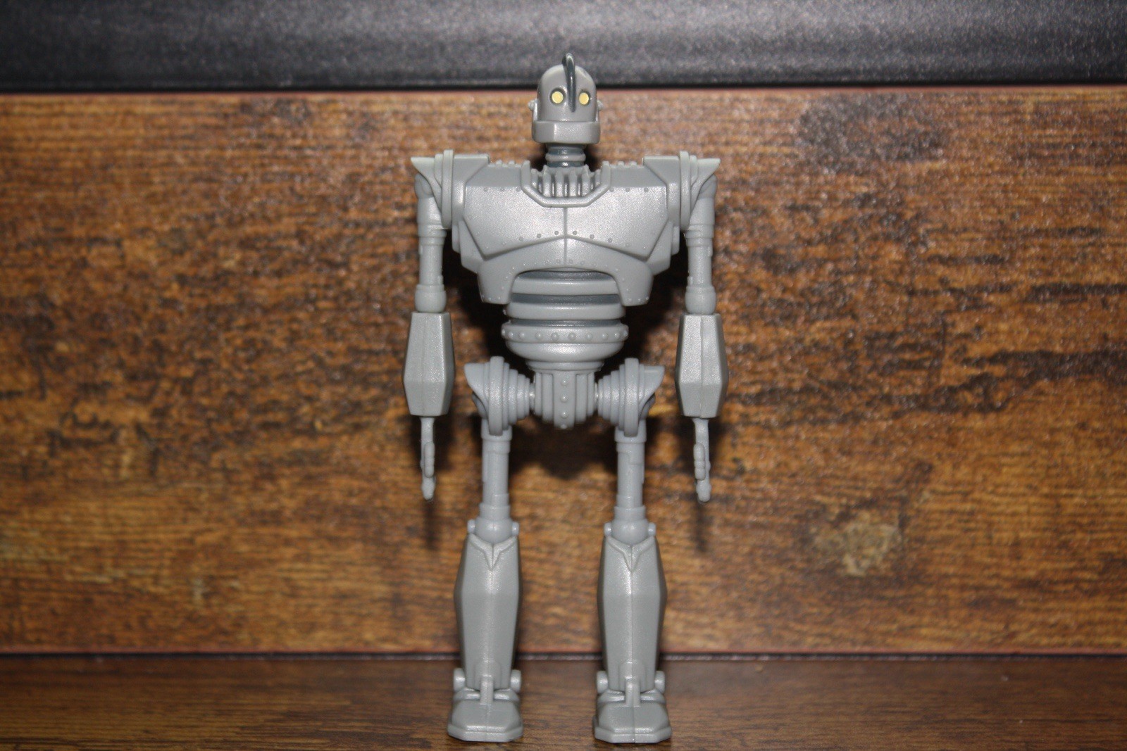 The Iron Giant 4.25&Prime; Robot Toy RARE 1999 Warner Bros VHS Promo Action Figure