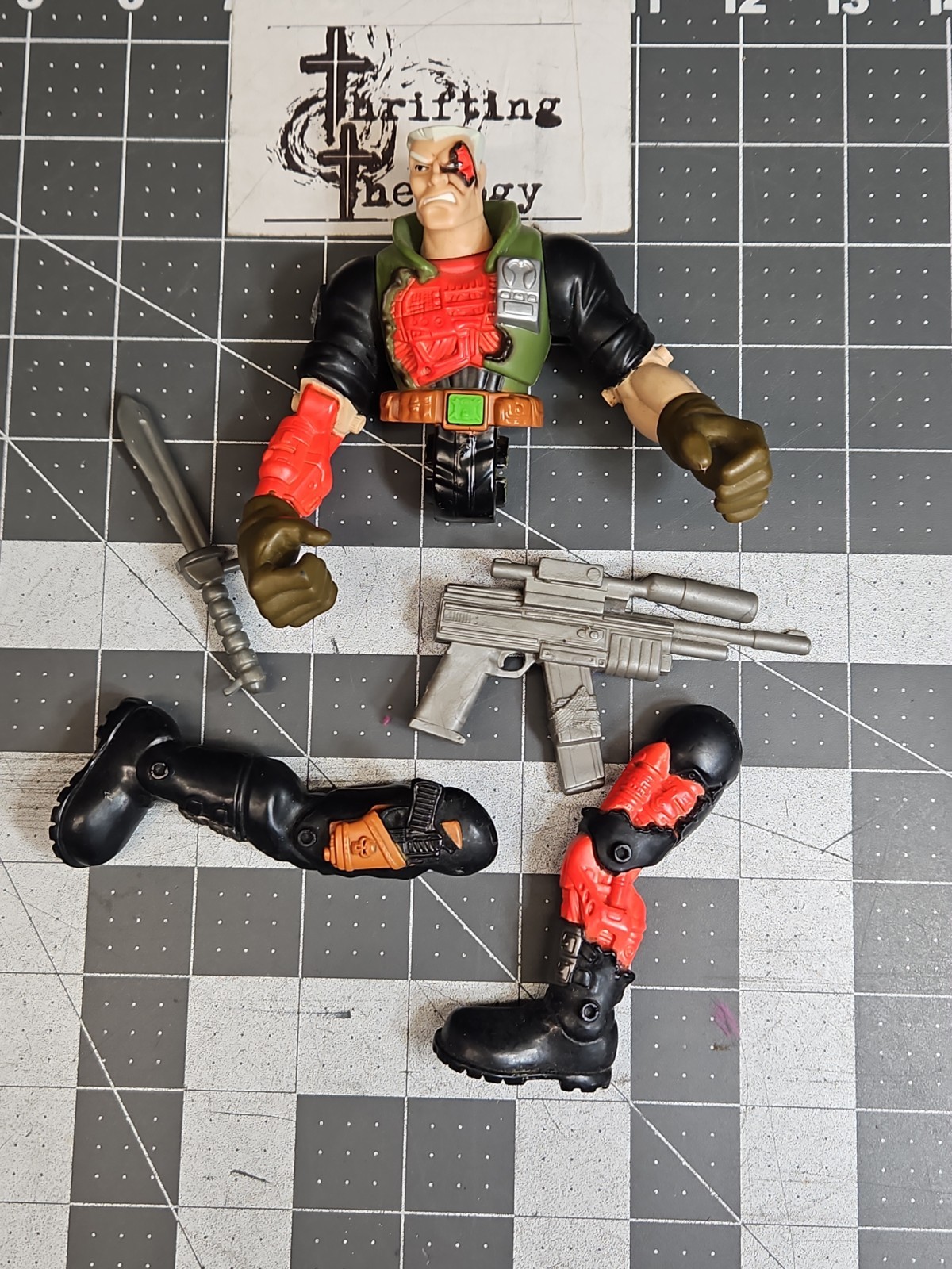 Small Soldiers BATTLE DAMAGE CHIP HAZARD 6&Prime; Figure original 1998 With Weapons