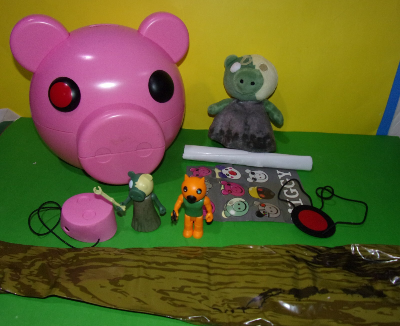 Open Box Piggy 8pc Ultimate Bundle Exclusive Head Coin Bank Plush Figure (c