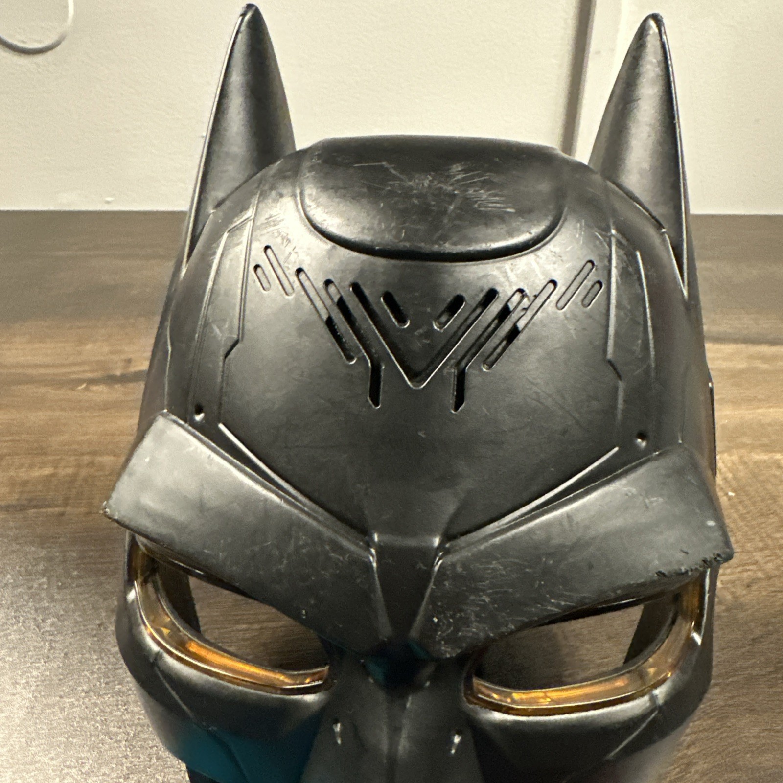 Batman Bat Tech Voice Changing Mask Blue Light Up Eyes 15+ Phrases & Sounds A4