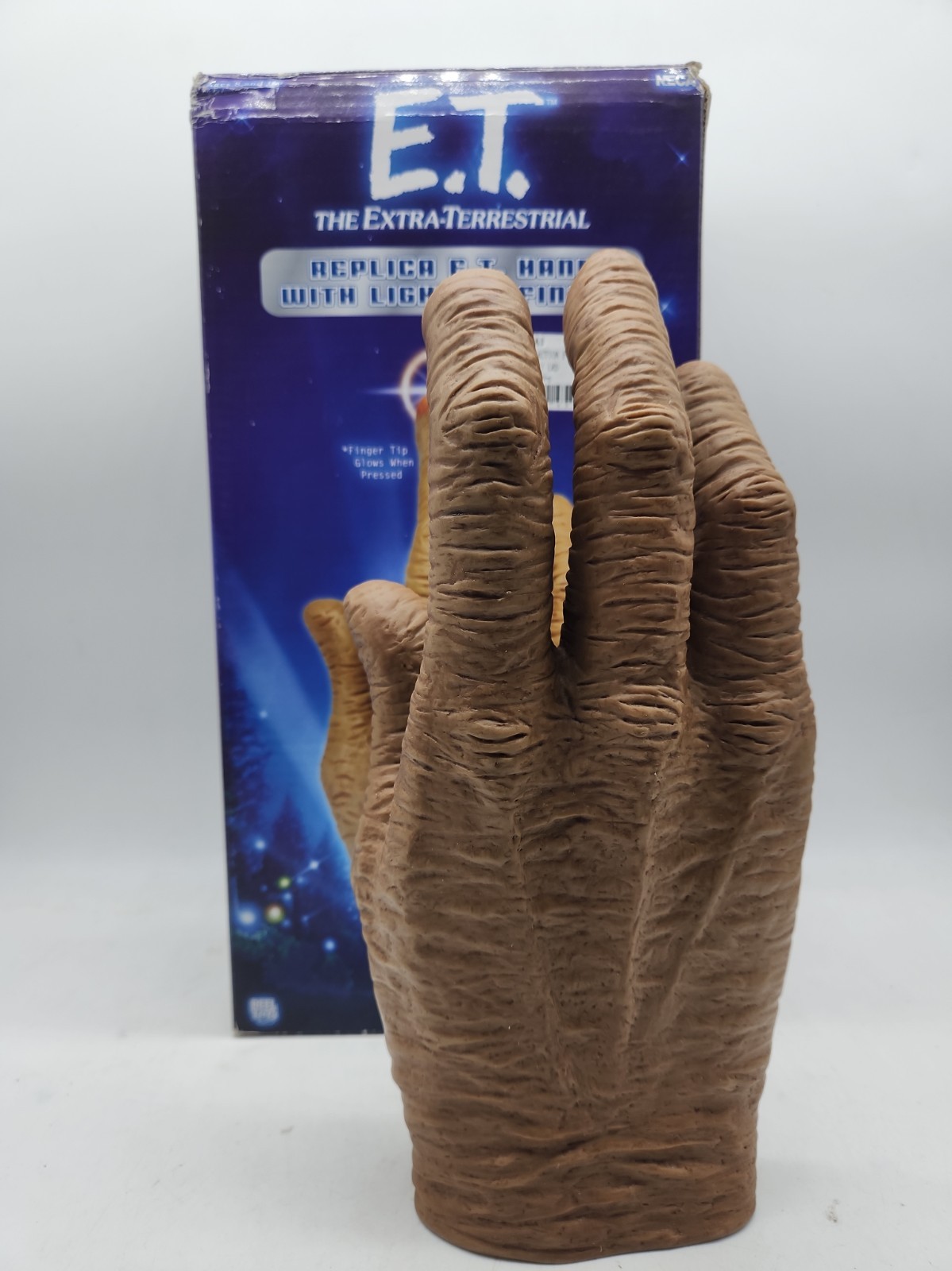 NECA E.T. The Extra Terrestrial LED Replica Hand Missing Light Up Finger.. 23