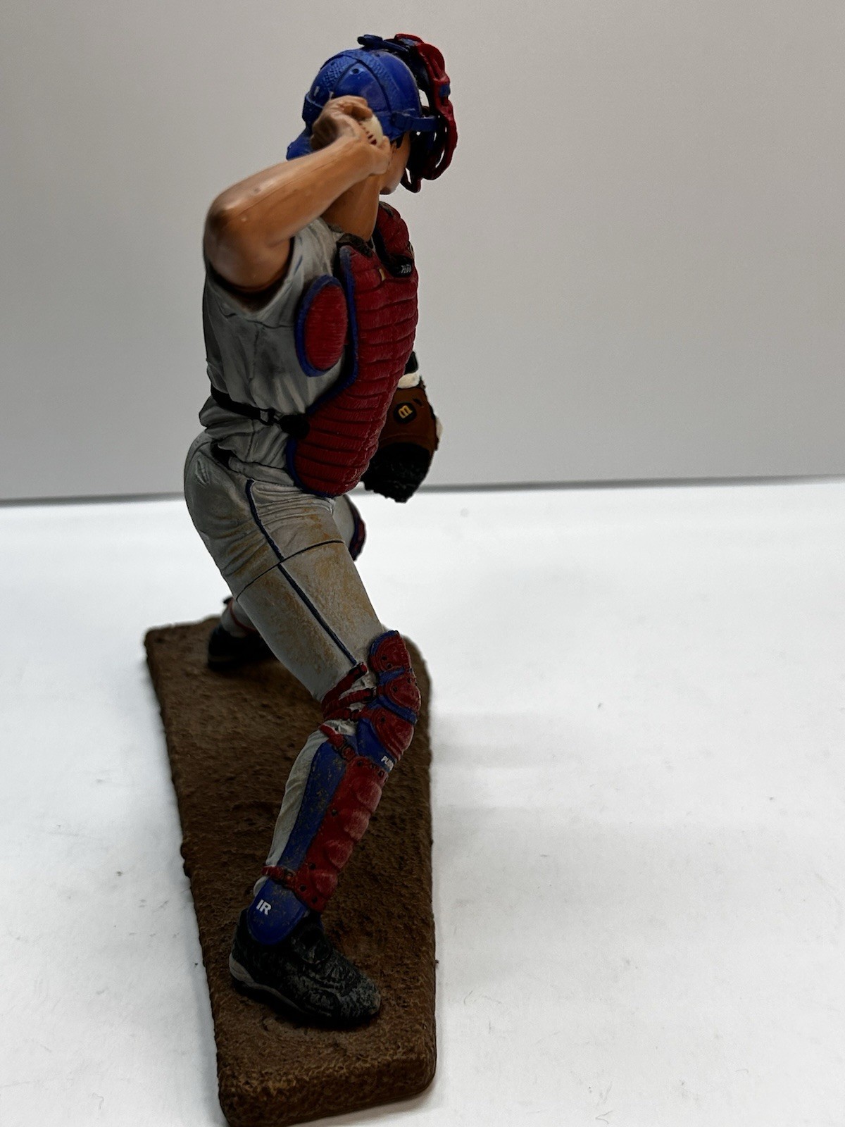 IVAN RODRIGUEZ McFarlane Action Figure 2002 with 10 trading cards pre-owned