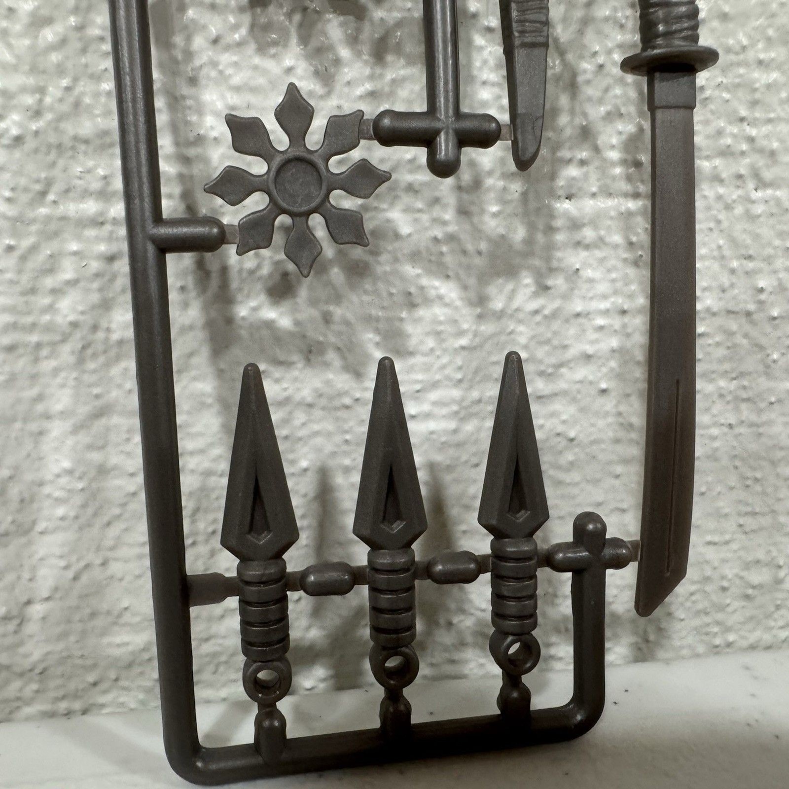 TMNT Leonardo Weapons Rack Gray Sprue Katana Kunai Shuriken Playmates Toys NEW