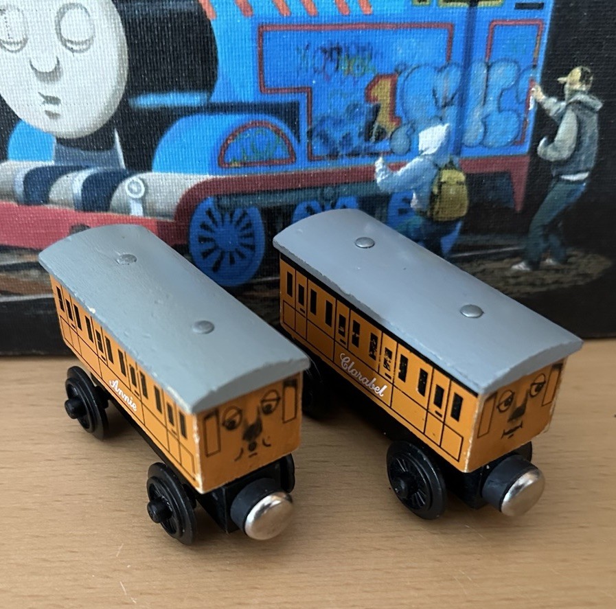 1992 Shining Time Wooden V3 Thomas Train Annie & Clarabel! Open Windows! Staples
