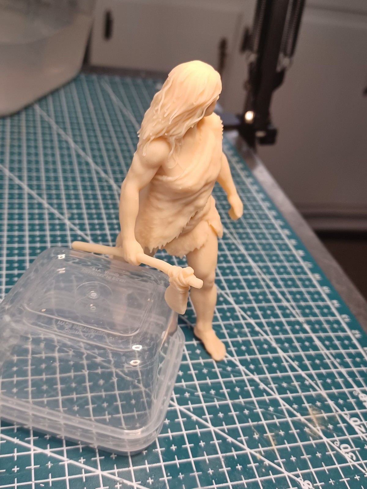 Aurora Prehistoric Sized Neanderthal Cavewoman 1/13 Scale Resin Kit Unpainted
