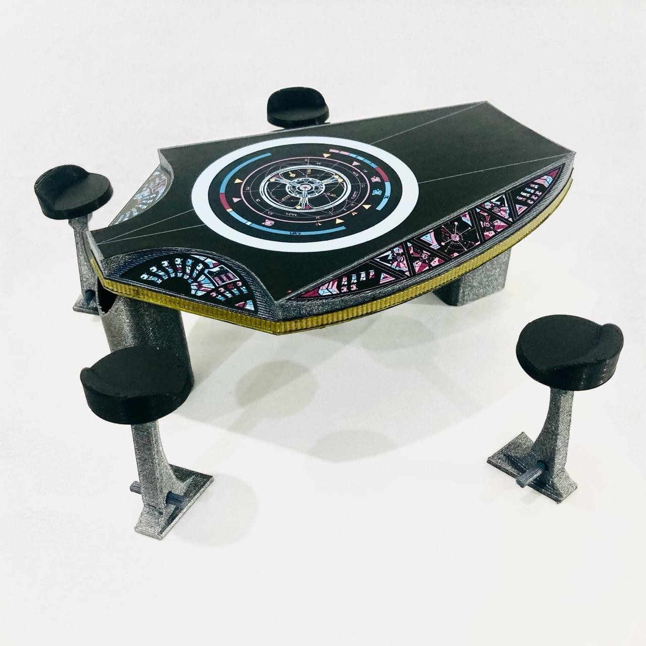 Deep Space Nine OPS-Table & Chairs for 4.5 in Figure Diorama