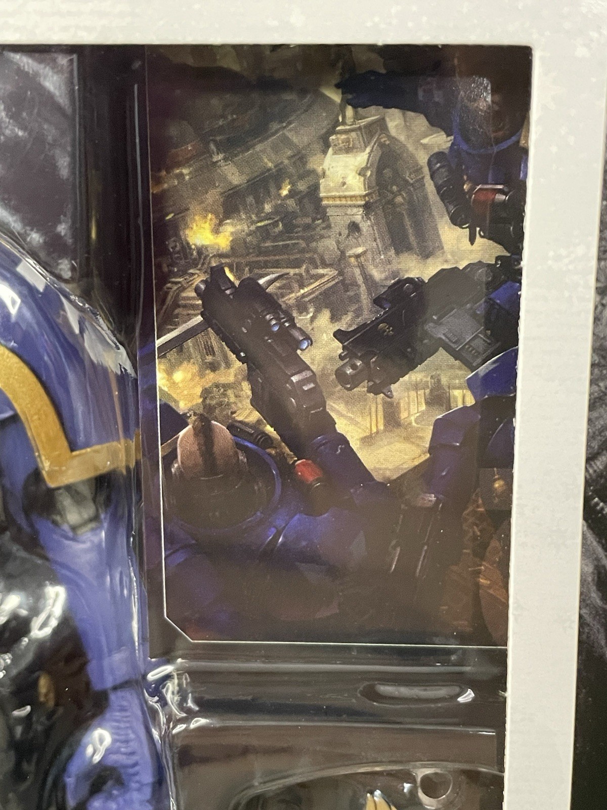 McFarlane Warhammer 40k Lieutenant in Phobos Armour Ultramarines 7in Figure NEW