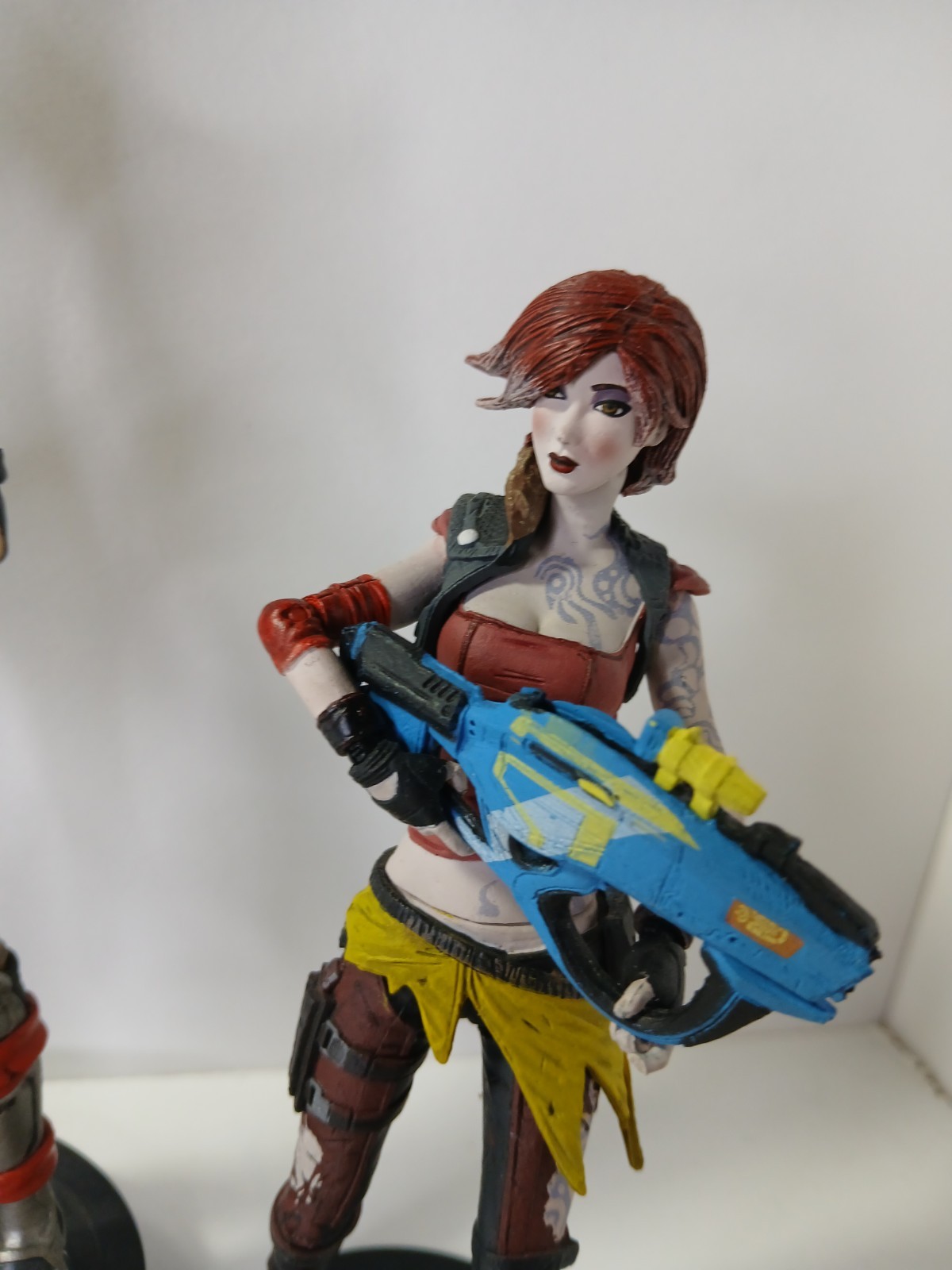 Borderlands Lilith Siren 8.6&Prime; Statue Figure & McFarlane Lilith 6&Prime; Action Figure