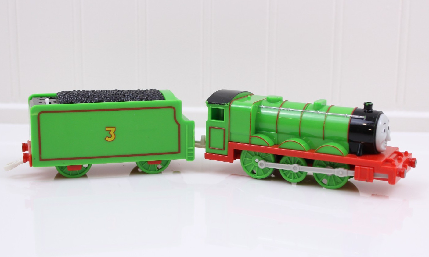 Thomas & Friends TrackMaster Talking Henry Motorized Train w/ Tender V1905