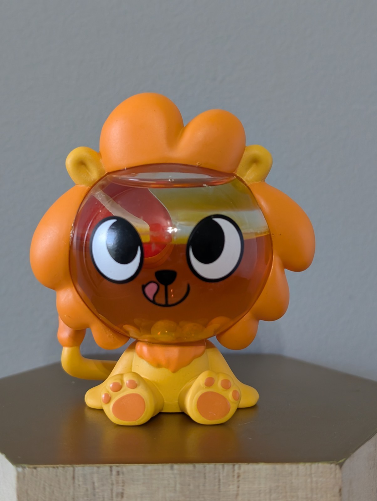 LEO the LION Kaleidos Creative Open Minded Vinyl figure Liquid filled W/Steak