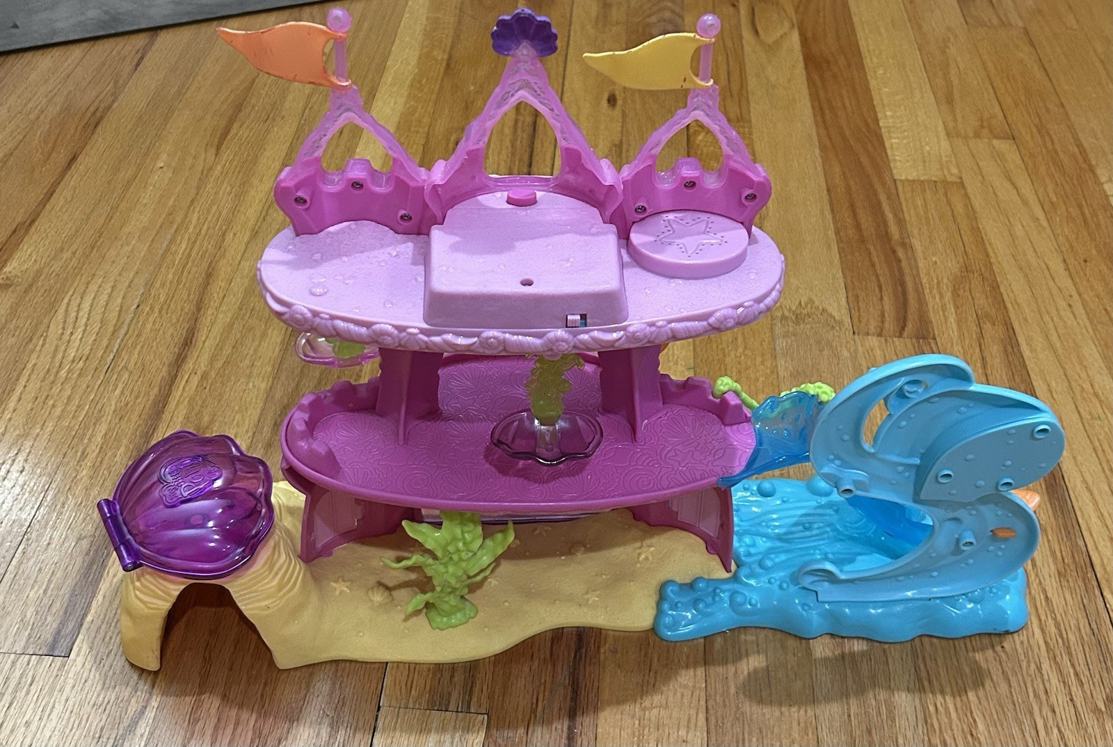 My Little Pony Mermaid Seahorse Castle & Dolphin Carriage with 2 figures