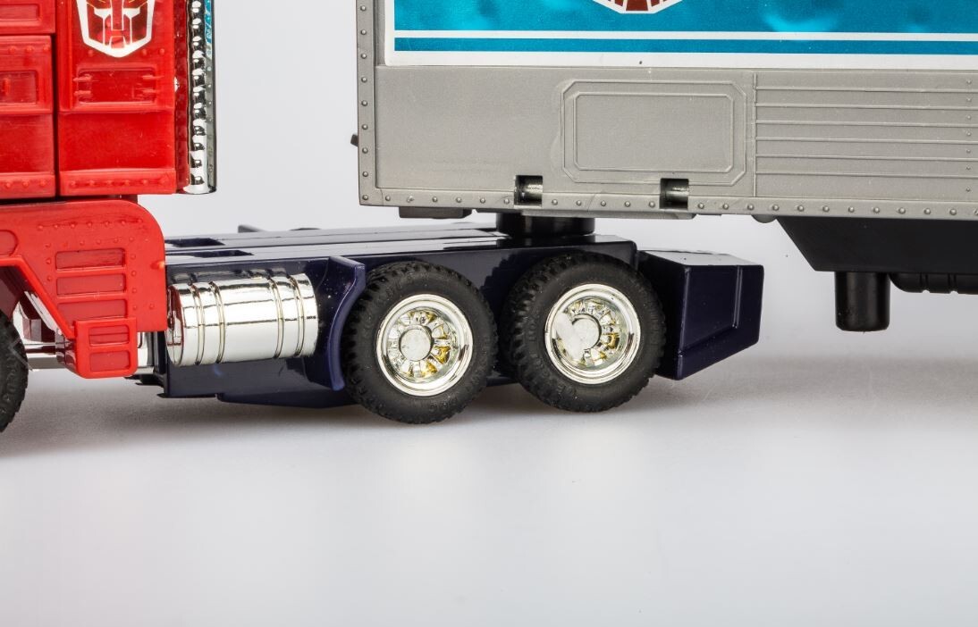 TRANSFORM G1 Reissue Optimus prime Brand New Free Shipping