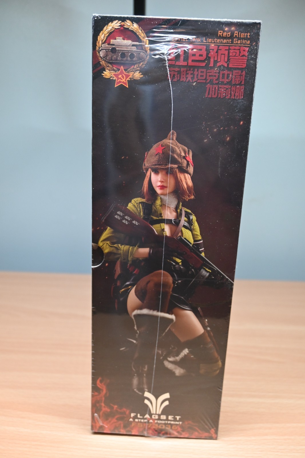 Flagset Red Alert Soviet Tank Forces Lieutenant Galina 1/6 Scale FS-73036