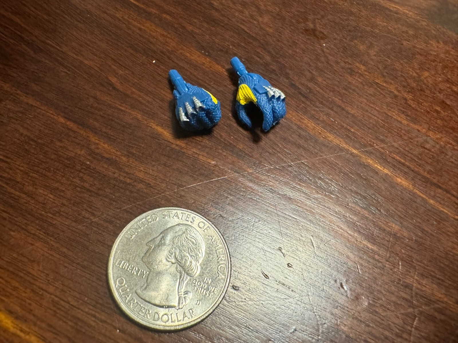 Marvel Legends 6&Prime; Scale DEADPOOL 3 (WOLVERINE HANDS ONLY) BLUE YELLOW MINT 1/12