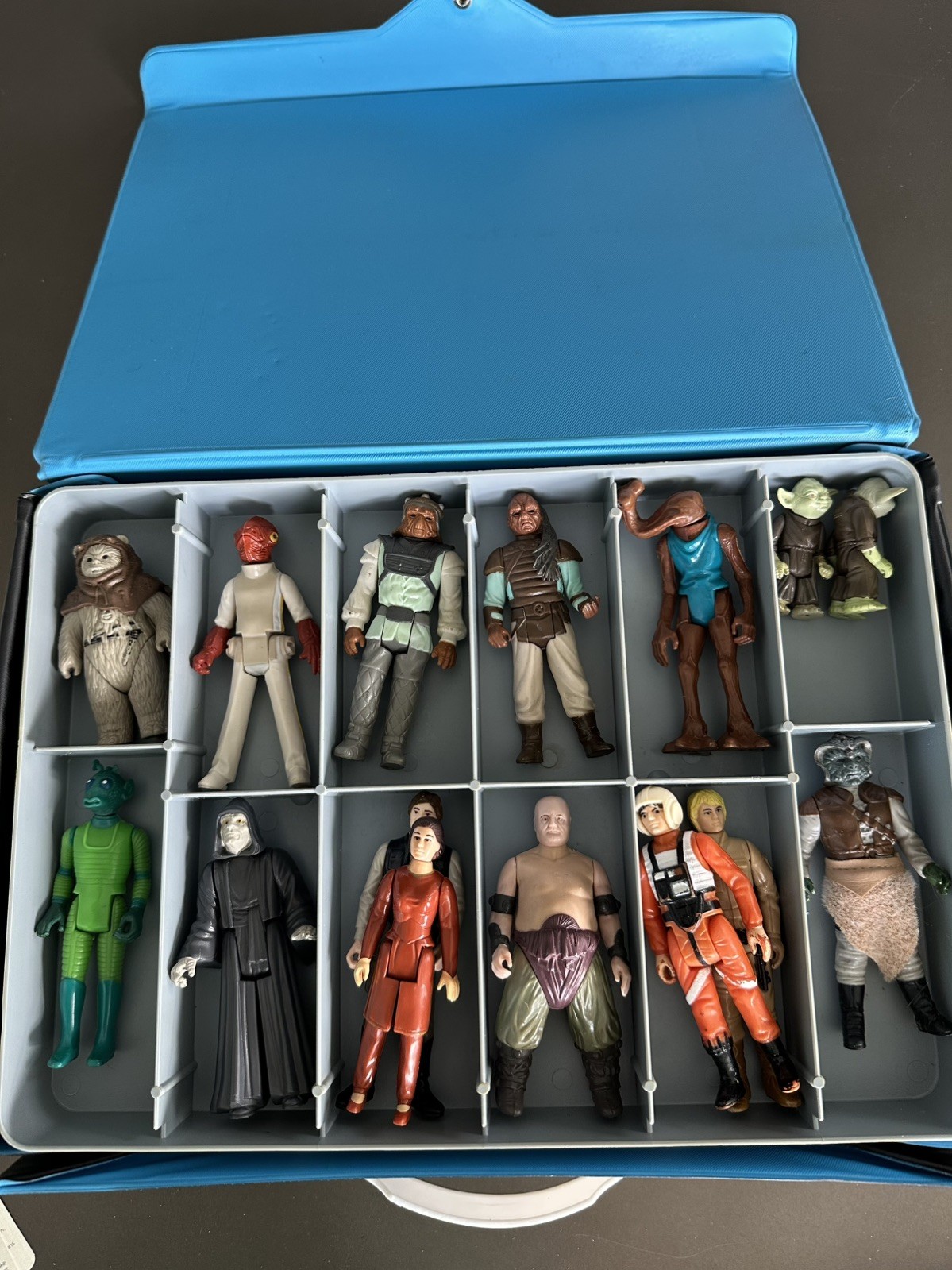 15 Vintage Star Wars Action Figures & Case Kenner 1977