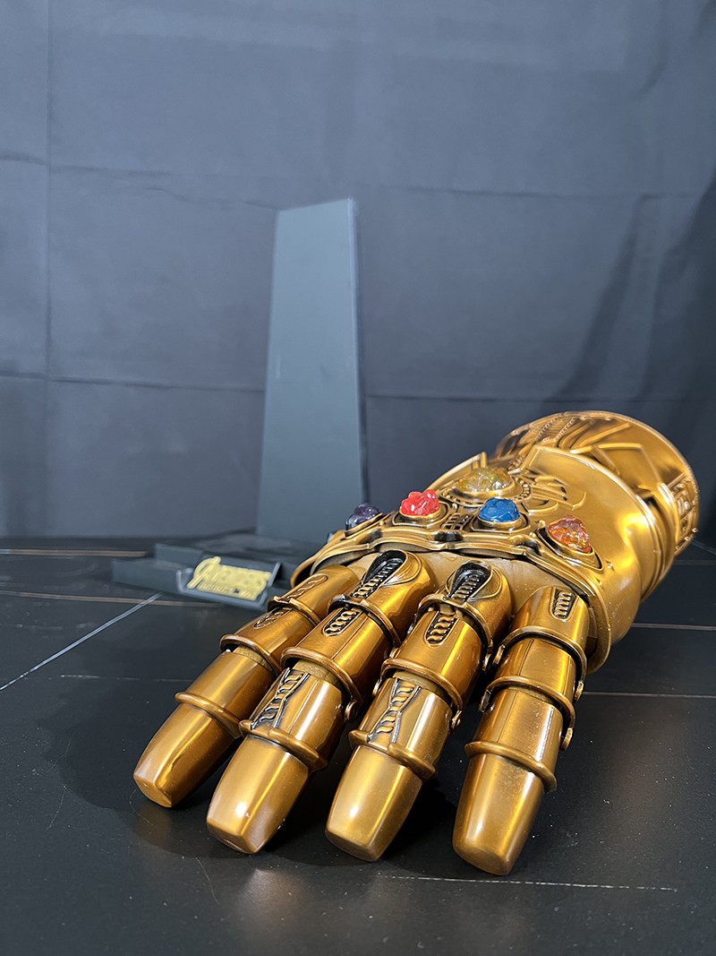 HCMY Thanos Infinity Gauntlet Full Metal 1:1 Wearable LED Cosplay Statue Instock