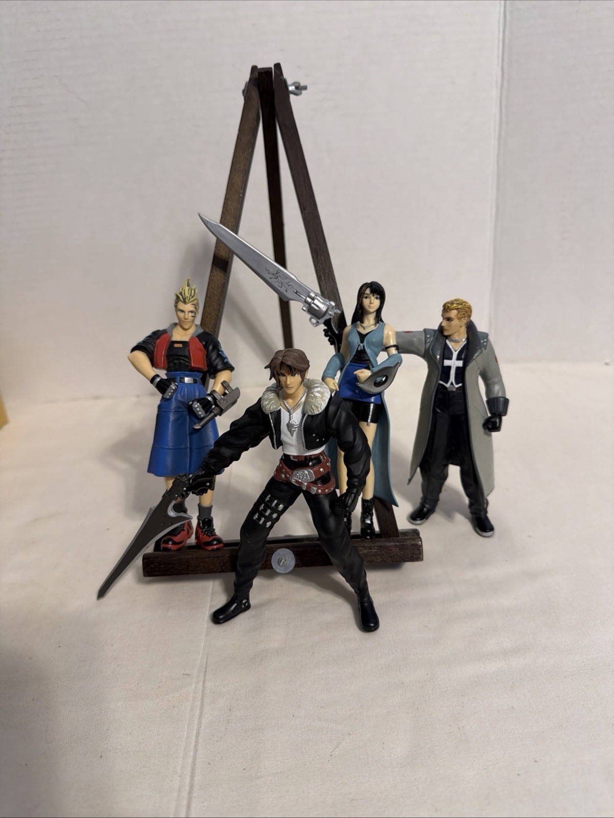 Final Fantasy Loose Figure Set Of 4 With Weapons C-7