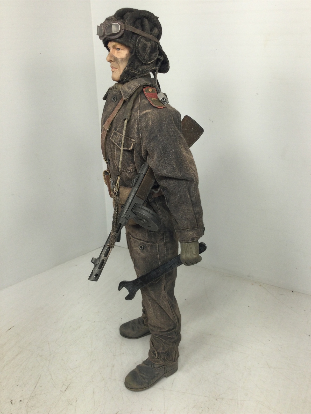 1/6 CUSTOM BUILD RUSSIAN SOVIET RED ARMY T-34 TANK MECHANIC PPSH-41 + TOKAREV