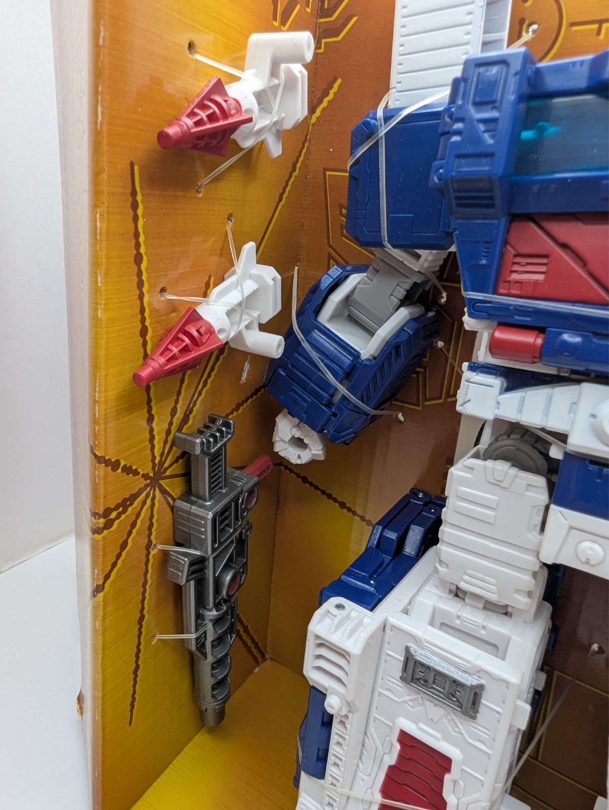 Transformers War For Cybertron Kingdom Ultra Magnus Newly/Used/OnTact CardBoad