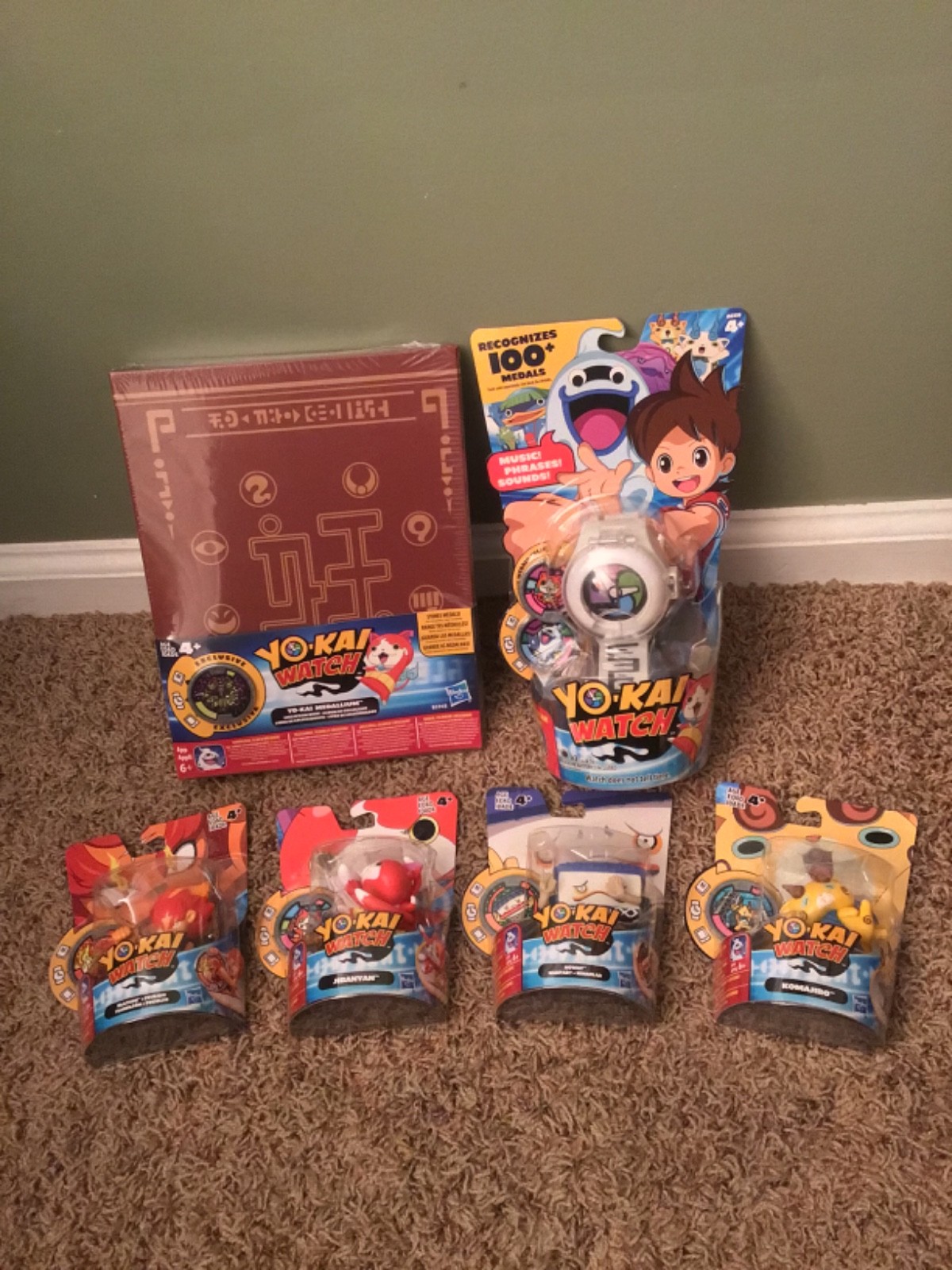 2015 Hasbro Yo-Kai Watch Lot Book Watch & Figures