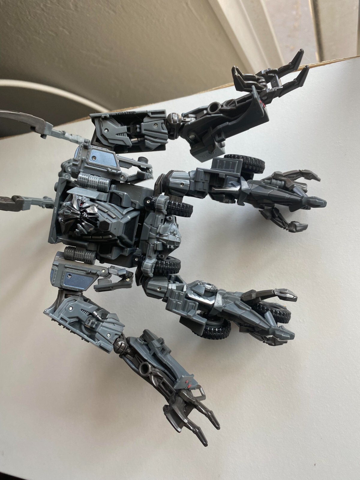 Transformers Buzzworthy Bumblebee Studio Series NEST Bonecrusher Voyager Class 