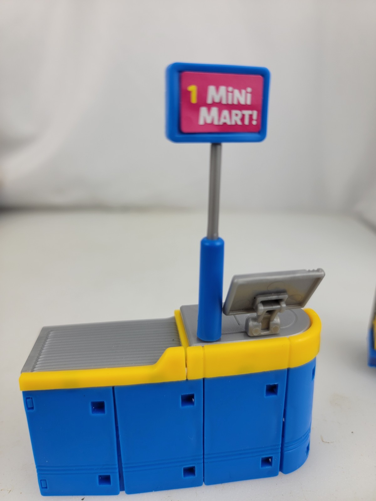 Zuru Mini Brands Mini Mart Store Casher Station And Shelf Display